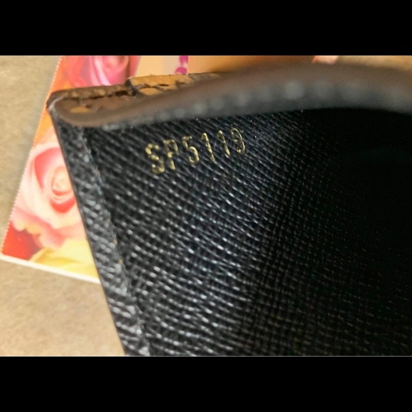 Louis Vuitton Reverse Cardholder New - Picture 4 of 4